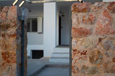 Ariadnis Spacious 3Bd home, 10 mins to Airport, Port, Beach