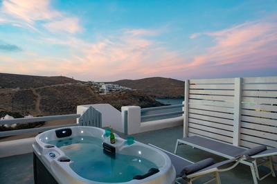 Seaview Mesonette with private Hot tub