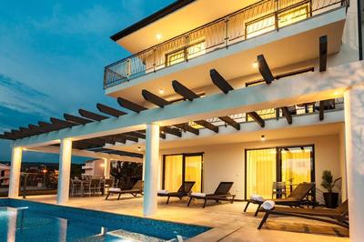 Ferienhaus mit Privatpool für 8 Personen ca 234 qm in Malinska, Kvarner Bucht Krk