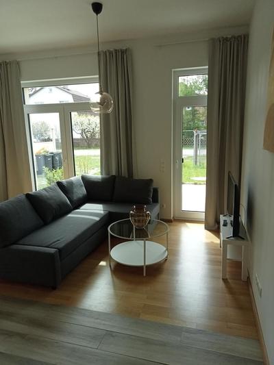 Ruhiges Apartment mit Terrasse und kostenlosem Parkplatz, ideal für Berlin-Besucher, Stadtgrün 1