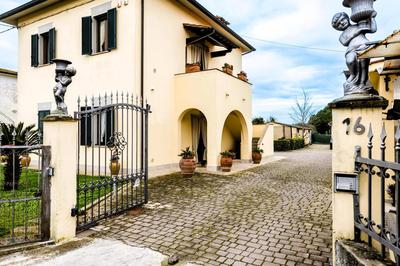 Hostly-Garden House Metato-Apartment with Garden, 15min from sea