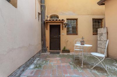 GuestHost - Central Apartment With Private Courtyard!