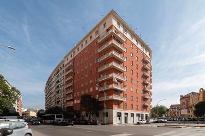 GuestHost - Chic Stay at Magnagrecia Rome Apartment