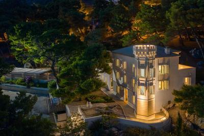 Luxury Beachfront Villa Sea Palace with private pool, jacuzzi, sauna and gym right at the beach in Lokva Rogoznica - Omis