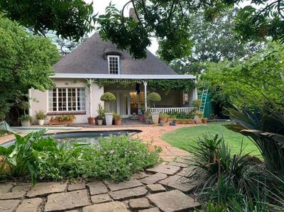 Cape Town family home with lovely garden.