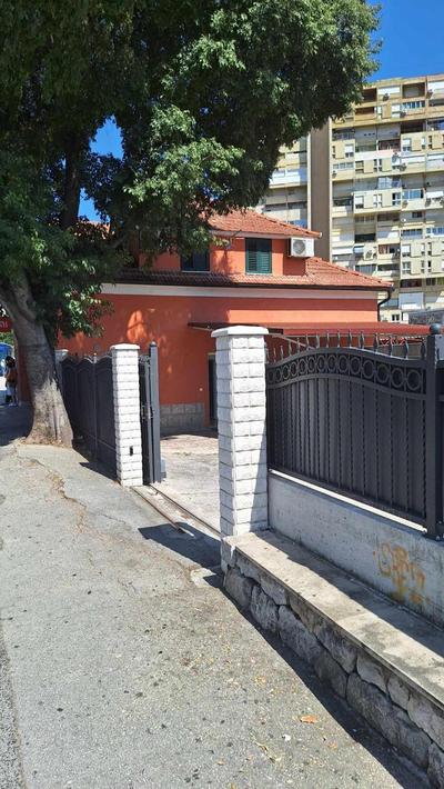 Apartments near beach Trstenik with secure parking