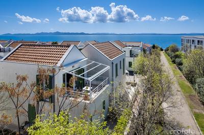 Aurora Green - gym, sauna, pool and private beach