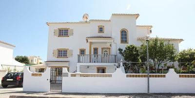 Villa Da Duarte - walkable to beach shops bars