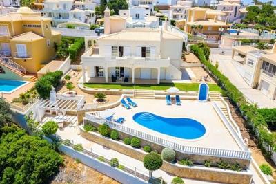 Villa Mendes - Walking distance to the beach