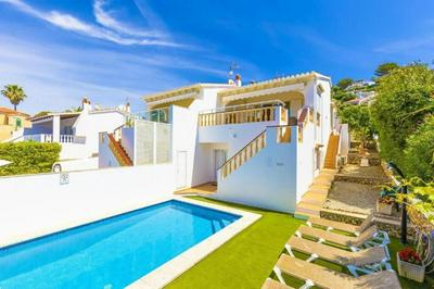 Villa Ocean Breeze - Steps away from the Beach