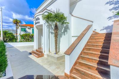 VILLA DANICA with heated pool and jacuzzi
