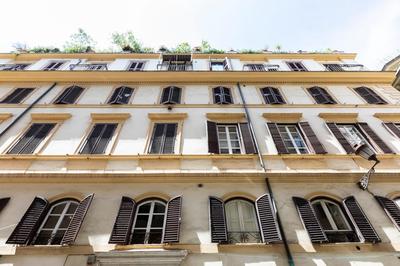 Louly Trevi Fountain