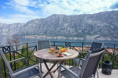 Sea view apartment in Kotor Bay