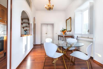 Central Sorrento 3 BR 1 BT flat balcony A/C Wi-Fi