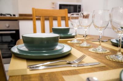 Lucky Home - Ideal for Trade, Consultants & Family - Near Alton Towers, 3 Bedrooms - 4 Beds - Max 5 Guests