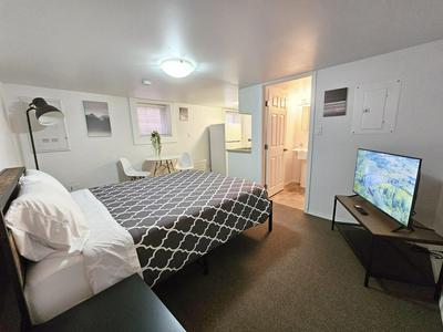 Modern 1BR at Downtown