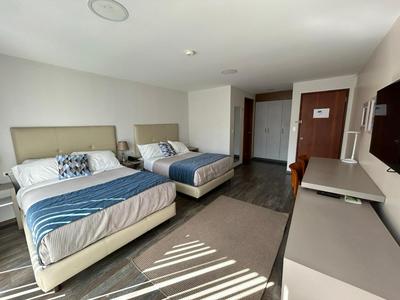 Habitación amplia y elegante