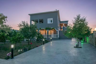 Villa Erato Family