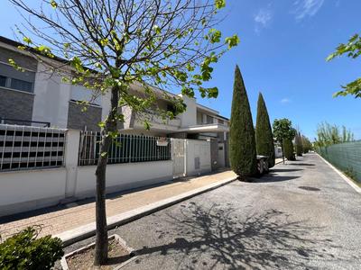 Appartamento a Roma in Via Molteni - Villaggio Verde