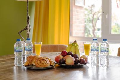 30 OFF Percent Off TODAY- Summer Deals- Family-Friendly Retreat in London Bridge - Stylish & Central - Parking & close to 3 Stations!