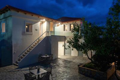 Sir T Residence