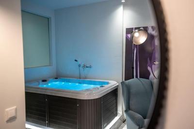 MG Sapphire Jacuzzi Premium Suite
