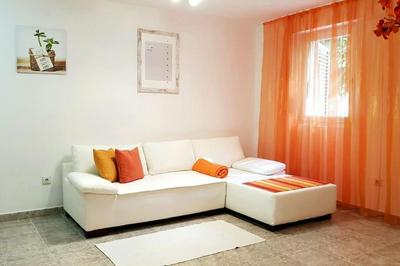 Apartment with a garden Petrovac