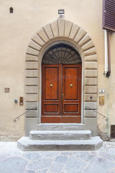"Aurora" Renaissance Suite, next to Uffizzi, 1400s historic building, AC bedrooom, brand new BTH, 2nd floor, pivot location, walking distance from all site