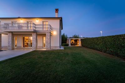 Villa Bincila for 12 people near Poreč with sea view & beautiful garden