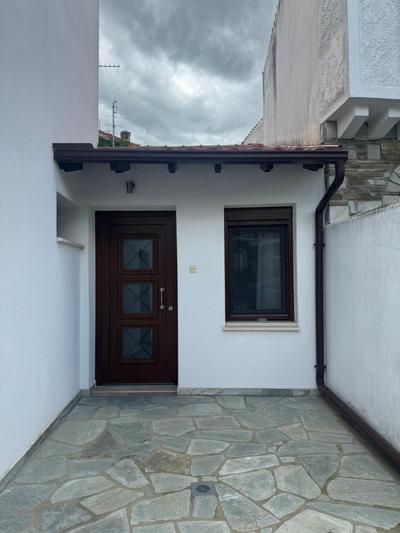Cozy Courtyard House