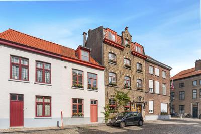 Gillis Eight Guest Rooms by Romy&Travis