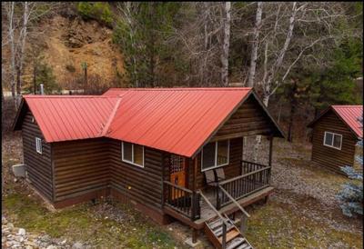 Cabin 2 at Southfork Lodge- sleeps up to 6