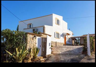 Blife Moustachya private rooms