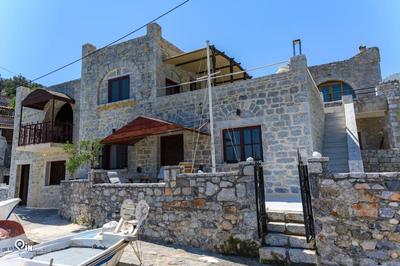 Sikies - Unique Beachfront Stone House in Alipa-Mani