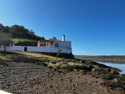 Excelente casa junto al rio