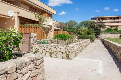 GuestHost - Portisco Bouganville Seaside Charm Flat W Veranda