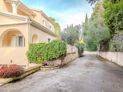 Tilia Tree Luxury apartment - Vast Pool and BBQ