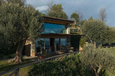 Chalet Montecucco with lake view and jacuzzi