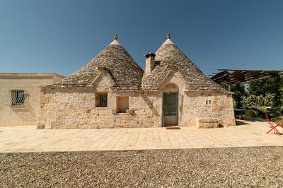 Trullo Ape Regina by Monholiday