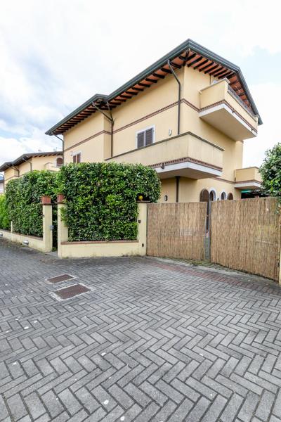 Villa vicino al mare con giardino e parcheggio