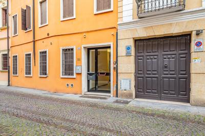 GuestHost - Padova Central and Functional Studio!