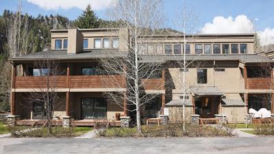Meadowbrook Condos
