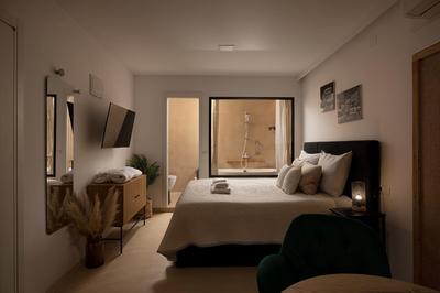 Deluxe Studio in Center with Parking and Bathtub