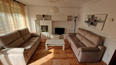 Chalet Adosado con jardín