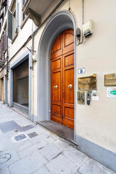 Historic Apartment Borgo Ognissanti, 8 Florence
