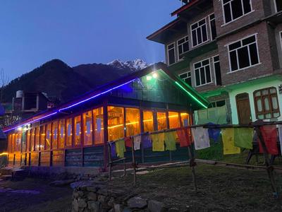 Shalom Cafe & Guesthouse