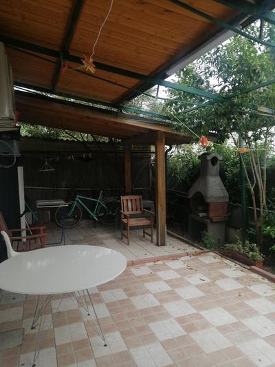 Intero appartamento, bilocale di 55 mq ,soggiorno-cucina open con divano letto, una camera matrimoniale ,con Giardino privato e corte,tre tre quattro sette