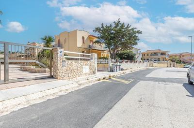 Brezza di Mare - Marina di Ragusa Apt with Parking