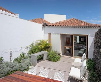 CASA HISTORICA CON DISEÑO MODERNO EN GARACHICO