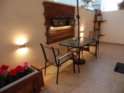 Ellis home with private entrance and nice veranda
